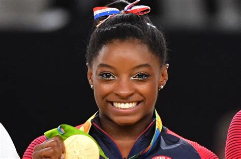 Simone Biles all smiles after snatching gold in floor - UPI.com