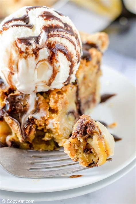 Best Toll House Chocolate Chip Cookie Pie - CopyKat Recipes