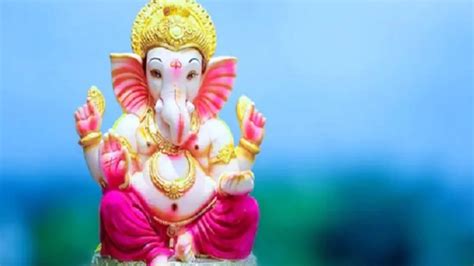 Lord Vinayaka In Blue Blur Background HD Ganesh Chaturthi Wallpapers ...