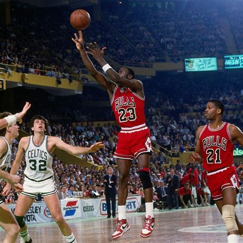 31 years ago today... Michael Jordan put up 63 points for the @ChicagoBulls in Boston, the most ...