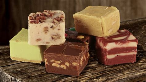 The Best Buc-Ee's Fudge Flavors To Include In Your Sampler Box - Mashed ...