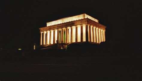 Lincolns Memorial in Washington DC At Night · Free Stock Photo