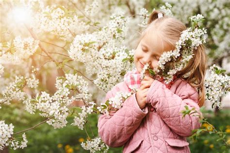 Premium Photo | Spring blossom flowers for cute child in blooming ...