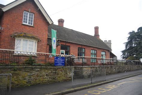 Onibury Primary School © N Chadwick cc-by-sa/2.0 :: Geograph Britain and Ireland