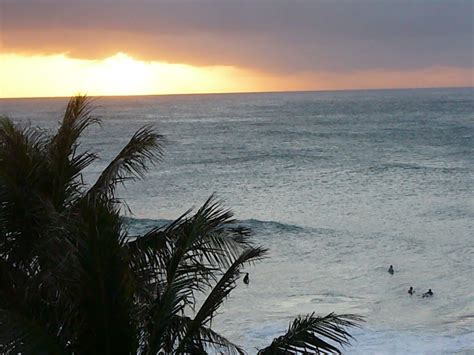 MORE KIDS THAN SUITCASES: Surfing in Hawaii