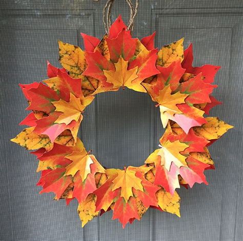 Gorgeous DIY paper leaf wreath! Don't have real leaves? Use these paper ...