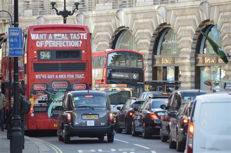 Traffic jam in London - Green Flag