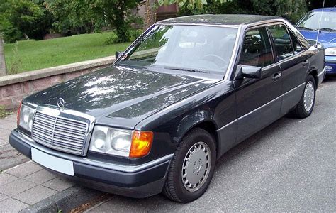 MERCEDES-BENZ 200 (W124) 200 D (72 AG) car technical data. Power. Torque. Fuel tank capacity ...