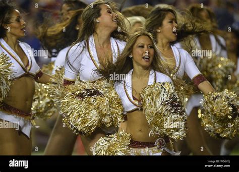 New york giants cheerleaders hi-res stock photography and images - Alamy