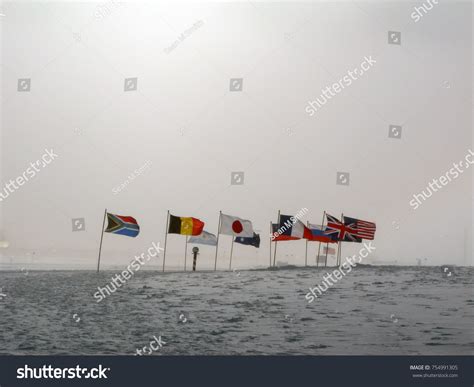 Flags South Pole Antarctica Stock Photo 754991305 | Shutterstock