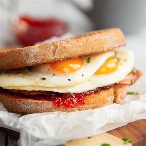 Fried Egg Sandwich [Video] in 2021 | Fried egg sandwich, Breakfast ...