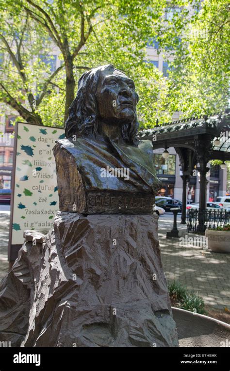 Chief Seattle statue, Pioneer square Stock Photo - Alamy