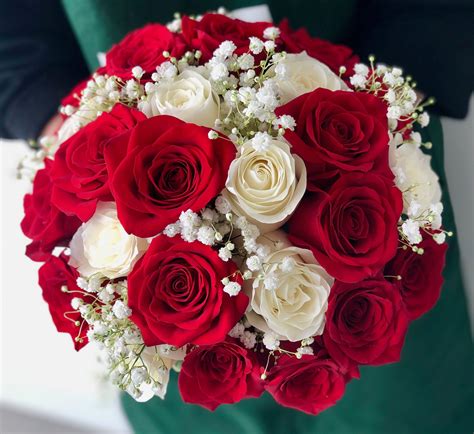 Red + White Roses | Red wedding flowers bouquet, Red bouquet wedding, Red and white roses