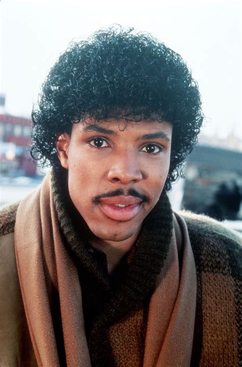 Prominente Mit Lockiges Haar Männer | Black hair history, Jheri curl, Curly hair men