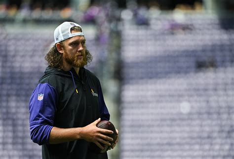 Vikings Provide Unfortunate Injury Update on T.J. Hockenson - Newsweek