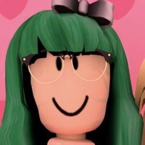 Lisa Gaming ROBLOX - Age, Family, Bio | Famous Birthdays