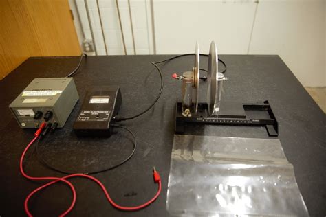 (5C20.10) Parallel Plate Capacitor with a Dielectric – TAMU Physics Lab Center