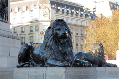 Trafalgar Square Lions - Bob Speel's Website