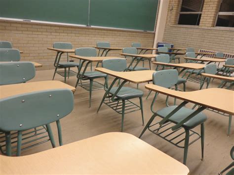 Student Desks in Classroom – Photos Public Domain