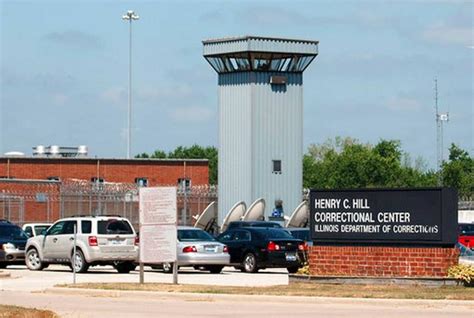 Rauner lays off prison nurses, replaces tower guards with cameras - The Labor Tribune