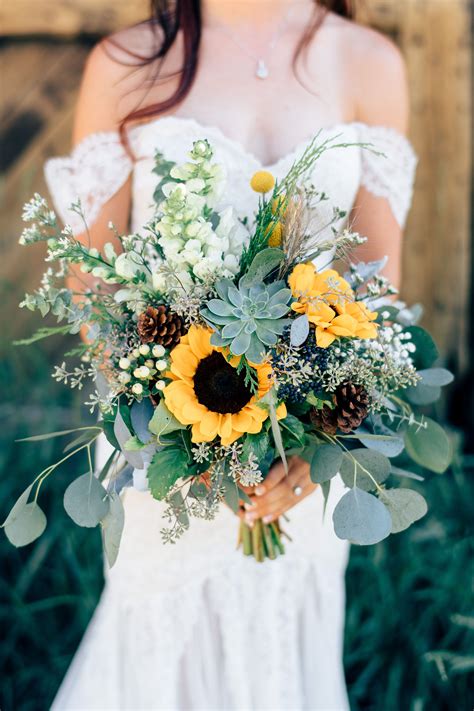 20 Succulent Wedding Bouquets Perfect for the Boho Bride | Sunflower ...