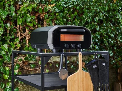 Ooni Volt 12 Review: The Future Of Pizza is Electric | Man of Many