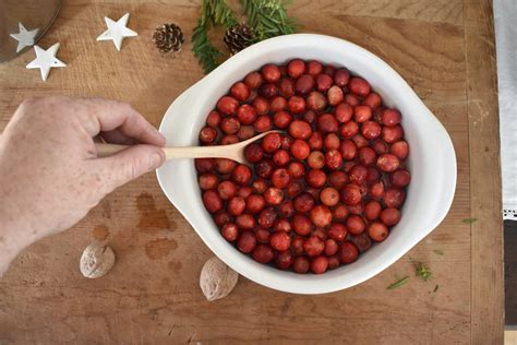 How to Dry Cranberries for Decorating | Dried cranberries, Dried oranges, Rustic christmas