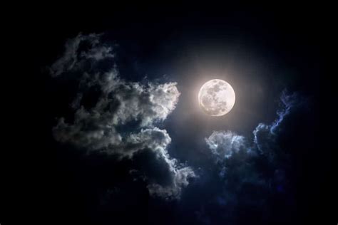 A Full Moon On Friday The 13th Is A Spooky Welcome To Fall This Year