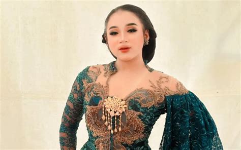 Niken Salindri: Profil, Biodata Serta Kehidupan Pribadinya