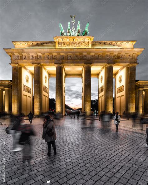 brandenburg gate at night Stock Photo | Adobe Stock