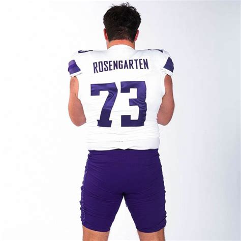 Washington Huskies Unveil Updated Football Uniforms – SportsLogos.Net News