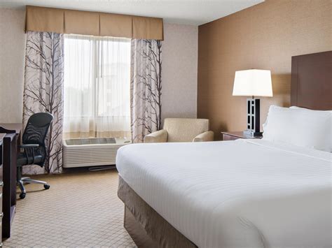 Holiday Inn Express Grove City (Outlet Center) Guest Room & Suite Options