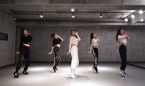 ITZY Drop Energetic 'DALLA DALLA' Dance Practice Video | Namaste Hallyu ...