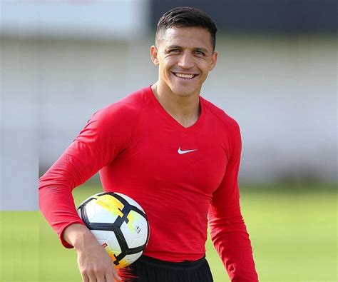 Alexis Sanchez Biography - Facts, Childhood, Family Life & Achievements