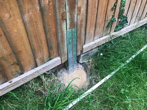 How To Fix A Leaning Fence Without Replacing The Fence Post - TechLifeDiy