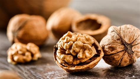 Benefits of walnuts: Walnuts can reduce heart disease risk in elderly ...