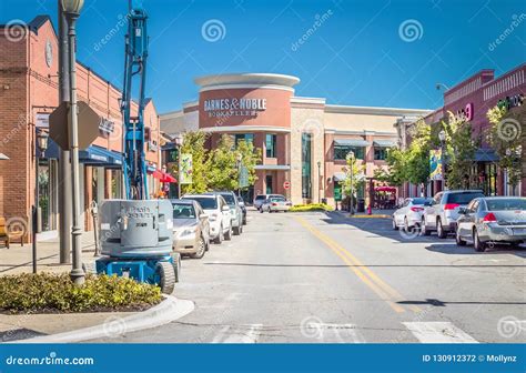 Zona Rosa Town Center, Kansas City. Editorial Photography - Image of ...