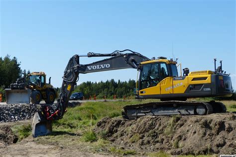 A Roadwork with a lot of new Volvo machines and many graveltrucks :) - The Classic Machinery Network