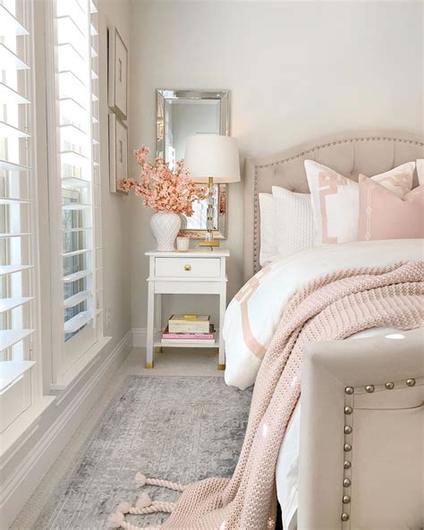 19 Feminine Bedrooms with Style