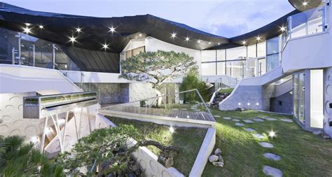 This Epic South Korean Mansion Blends Modern Lines with Traditional ...