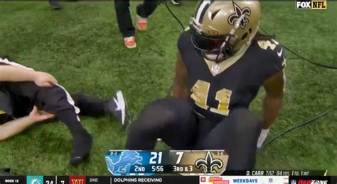 Alvin Kamara's Reaction To NFL Official Breaking Leg Goes Viral