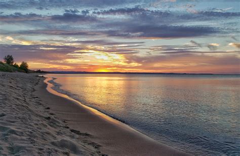 Beautiful Stuff: Sunset afterglow. Upper peninsula, Michigan [3940×2564]