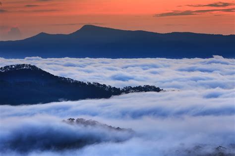 White Clouds over the Mountain · Free Stock Photo