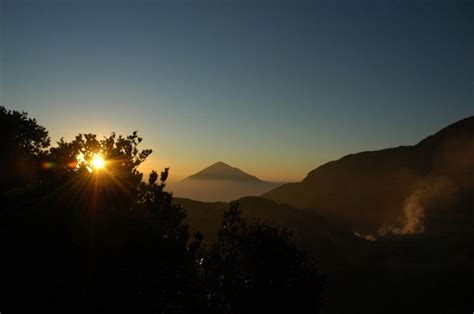 Sunrise Mt. Papandayan, a photo from Jawa Barat, Java | TrekEarth ...