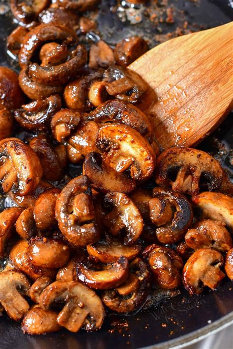 Sautéed Mushrooms - Easy, Rich, and Flavorful Side Dish For Your Steaks