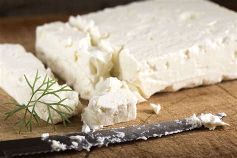 Substitute for Feta Cheese: 15 Excellent Alternatives