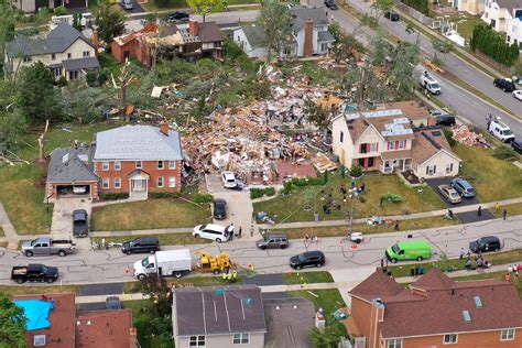 Thunderstorms batter Chicago area, leave thousands in the dark | Reuters