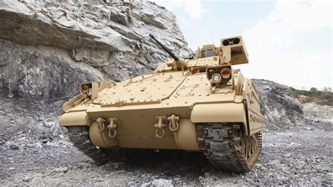 The M2 Bradley Infantry Fighting Vehicle - TankNutDave.com