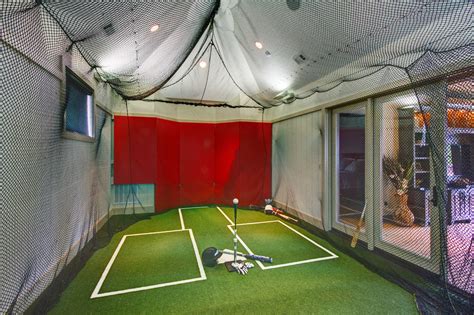 Built for both golf and baseball, this batting cage was designed and ...