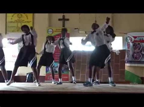 JIGIJIGI dance at st francis girls high school MANGU .#AFRIKWEAR - YouTube